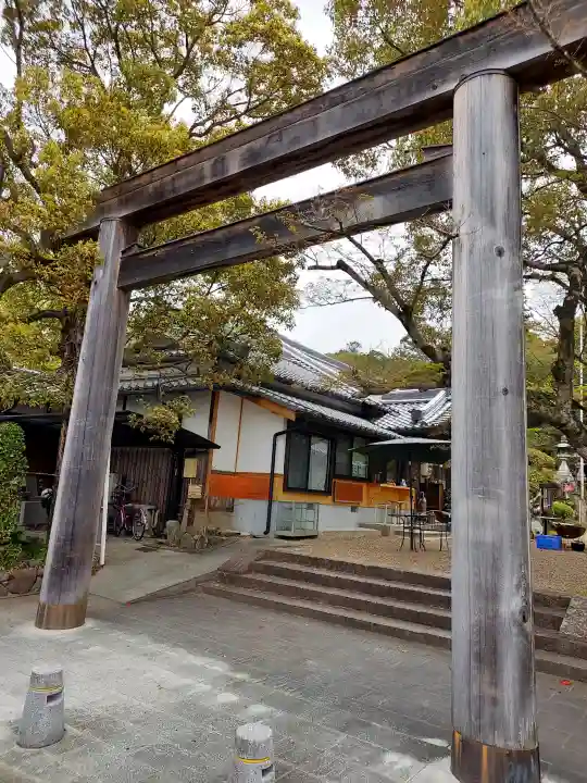 等彌神社の{uncategorized: "未分類", other: "その他", undefined: "問題あり", building: "その他建物", grave: "お墓", sacred_gate: "鳥居", guardian: "狛犬", statue: "像", buddha: "仏像", history: "歴史", nature: "自然", garden: "庭園", animal: "動物", pagoda: "塔", temizu: "手水舎", mountain_gate: "山門・神門", sanctuary: "本殿・本堂", subordinate: "末社・摂社", art: "芸術", scenery: "景色", jizo: "地蔵", ema: "絵馬", goshuin: "御朱印", omikuji: "おみくじ", items: "授与品その他", amulet: "お守り", goshuincho: "御朱印帳", eats: "食事", festival: "お祭り", votive_dance: "神楽", shichigosan: "七五三参", wedding: "結婚式", experience: "体験その他", initially: "初詣", around: "周辺", anti_infection: "感染症対策"}