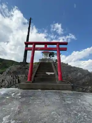 土佐清水港飛島防波堤灯台神社(高知県)