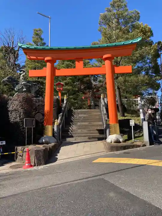 穴八幡宮の鳥居