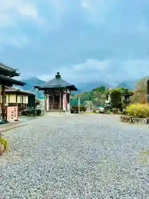 法長寺の{uncategorized: "未分類", other: "その他", undefined: "問題あり", building: "その他建物", grave: "お墓", sacred_gate: "鳥居", guardian: "狛犬", statue: "像", buddha: "仏像", history: "歴史", nature: "自然", garden: "庭園", animal: "動物", pagoda: "塔", temizu: "手水舎", mountain_gate: "山門・神門", sanctuary: "本殿・本堂", subordinate: "末社・摂社", art: "芸術", scenery: "景色", jizo: "地蔵", ema: "絵馬", goshuin: "御朱印", omikuji: "おみくじ", items: "授与品その他", amulet: "お守り", goshuincho: "御朱印帳", eats: "食事", festival: "お祭り", votive_dance: "神楽", shichigosan: "七五三参", wedding: "結婚式", experience: "体験その他", initially: "初詣", around: "周辺", anti_infection: "感染症対策"}