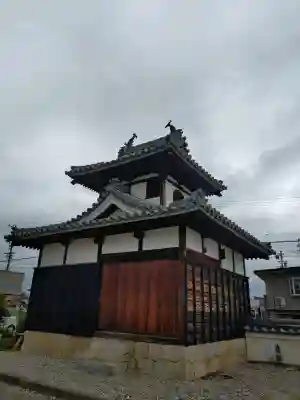 雲龍山 本證寺の{uncategorized: "未分類", other: "その他", undefined: "問題あり", building: "その他建物", grave: "お墓", sacred_gate: "鳥居", guardian: "狛犬", statue: "像", buddha: "仏像", history: "歴史", nature: "自然", garden: "庭園", animal: "動物", pagoda: "塔", temizu: "手水舎", mountain_gate: "山門・神門", sanctuary: "本殿・本堂", subordinate: "末社・摂社", art: "芸術", scenery: "景色", jizo: "地蔵", ema: "絵馬", goshuin: "御朱印", omikuji: "おみくじ", items: "授与品その他", amulet: "お守り", goshuincho: "御朱印帳", eats: "食事", festival: "お祭り", votive_dance: "神楽", shichigosan: "七五三参", wedding: "結婚式", experience: "体験その他", initially: "初詣", around: "周辺", anti_infection: "感染症対策"}