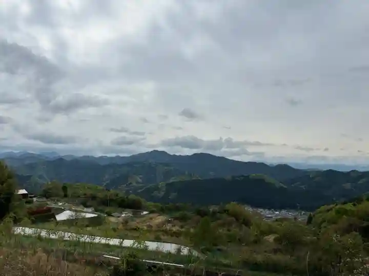 十八神社の{uncategorized: "未分類", other: "その他", undefined: "問題あり", building: "その他建物", grave: "お墓", sacred_gate: "鳥居", guardian: "狛犬", statue: "像", buddha: "仏像", history: "歴史", nature: "自然", garden: "庭園", animal: "動物", pagoda: "塔", temizu: "手水舎", mountain_gate: "山門・神門", sanctuary: "本殿・本堂", subordinate: "末社・摂社", art: "芸術", scenery: "景色", jizo: "地蔵", ema: "絵馬", goshuin: "御朱印", omikuji: "おみくじ", items: "授与品その他", amulet: "お守り", goshuincho: "御朱印帳", eats: "食事", festival: "お祭り", votive_dance: "神楽", shichigosan: "七五三参", wedding: "結婚式", experience: "体験その他", initially: "初詣", around: "周辺", anti_infection: "感染症対策"}