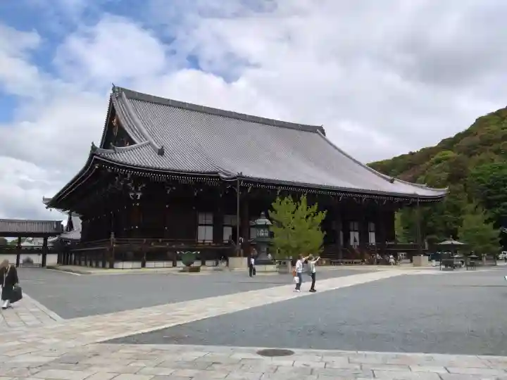 知恩院の{uncategorized: "未分類", other: "その他", undefined: "問題あり", building: "その他建物", grave: "お墓", sacred_gate: "鳥居", guardian: "狛犬", statue: "像", buddha: "仏像", history: "歴史", nature: "自然", garden: "庭園", animal: "動物", pagoda: "塔", temizu: "手水舎", mountain_gate: "山門・神門", sanctuary: "本殿・本堂", subordinate: "末社・摂社", art: "芸術", scenery: "景色", jizo: "地蔵", ema: "絵馬", goshuin: "御朱印", omikuji: "おみくじ", items: "授与品その他", amulet: "お守り", goshuincho: "御朱印帳", eats: "食事", festival: "お祭り", votive_dance: "神楽", shichigosan: "七五三参", wedding: "結婚式", experience: "体験その他", initially: "初詣", around: "周辺", anti_infection: "感染症対策"}