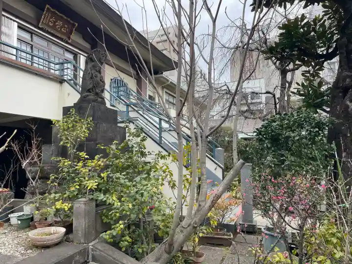 正覚寺の{uncategorized: "未分類", other: "その他", undefined: "問題あり", building: "その他建物", grave: "お墓", sacred_gate: "鳥居", guardian: "狛犬", statue: "像", buddha: "仏像", history: "歴史", nature: "自然", garden: "庭園", animal: "動物", pagoda: "塔", temizu: "手水舎", mountain_gate: "山門・神門", sanctuary: "本殿・本堂", subordinate: "末社・摂社", art: "芸術", scenery: "景色", jizo: "地蔵", ema: "絵馬", goshuin: "御朱印", omikuji: "おみくじ", items: "授与品その他", amulet: "お守り", goshuincho: "御朱印帳", eats: "食事", festival: "お祭り", votive_dance: "神楽", shichigosan: "七五三参", wedding: "結婚式", experience: "体験その他", initially: "初詣", around: "周辺", anti_infection: "感染症対策"}