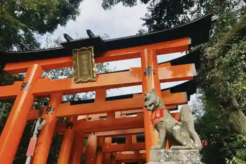 伏見稲荷大社の{uncategorized: "未分類", other: "その他", undefined: "問題あり", building: "その他建物", grave: "お墓", sacred_gate: "鳥居", guardian: "狛犬", statue: "像", buddha: "仏像", history: "歴史", nature: "自然", garden: "庭園", animal: "動物", pagoda: "塔", temizu: "手水舎", mountain_gate: "山門・神門", sanctuary: "本殿・本堂", subordinate: "末社・摂社", art: "芸術", scenery: "景色", jizo: "地蔵", ema: "絵馬", goshuin: "御朱印", omikuji: "おみくじ", items: "授与品その他", amulet: "お守り", goshuincho: "御朱印帳", eats: "食事", festival: "お祭り", votive_dance: "神楽", shichigosan: "七五三参", wedding: "結婚式", experience: "体験その他", initially: "初詣", around: "周辺", anti_infection: "感染症対策"}