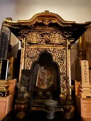 恩徳寺の像