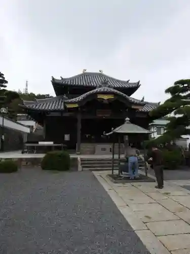 郷照寺の本殿・本堂