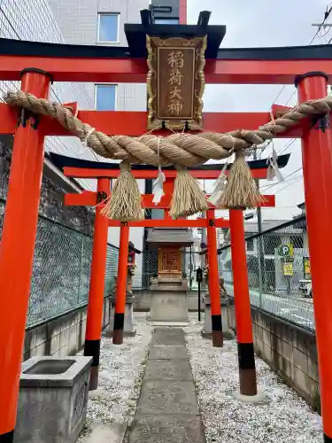 稲荷大神の{uncategorized: "未分類", other: "その他", undefined: "問題あり", building: "その他建物", grave: "お墓", sacred_gate: "鳥居", guardian: "狛犬", statue: "像", buddha: "仏像", history: "歴史", nature: "自然", garden: "庭園", animal: "動物", pagoda: "塔", temizu: "手水舎", mountain_gate: "山門・神門", sanctuary: "本殿・本堂", subordinate: "末社・摂社", art: "芸術", scenery: "景色", jizo: "地蔵", ema: "絵馬", goshuin: "御朱印", omikuji: "おみくじ", items: "授与品その他", amulet: "お守り", goshuincho: "御朱印帳", eats: "食事", festival: "お祭り", votive_dance: "神楽", shichigosan: "七五三参", wedding: "結婚式", experience: "体験その他", initially: "初詣", around: "周辺", anti_infection: "感染症対策"}