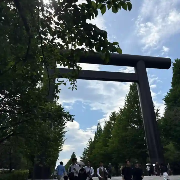 靖國神社の{uncategorized: "未分類", other: "その他", undefined: "問題あり", building: "その他建物", grave: "お墓", sacred_gate: "鳥居", guardian: "狛犬", statue: "像", buddha: "仏像", history: "歴史", nature: "自然", garden: "庭園", animal: "動物", pagoda: "塔", temizu: "手水舎", mountain_gate: "山門・神門", sanctuary: "本殿・本堂", subordinate: "末社・摂社", art: "芸術", scenery: "景色", jizo: "地蔵", ema: "絵馬", goshuin: "御朱印", omikuji: "おみくじ", items: "授与品その他", amulet: "お守り", goshuincho: "御朱印帳", eats: "食事", festival: "お祭り", votive_dance: "神楽", shichigosan: "七五三参", wedding: "結婚式", experience: "体験その他", initially: "初詣", around: "周辺", anti_infection: "感染症対策"}