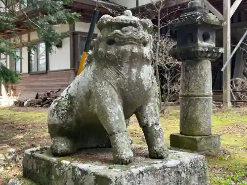 新海三社神社の{uncategorized: "未分類", other: "その他", undefined: "問題あり", building: "その他建物", grave: "お墓", sacred_gate: "鳥居", guardian: "狛犬", statue: "像", buddha: "仏像", history: "歴史", nature: "自然", garden: "庭園", animal: "動物", pagoda: "塔", temizu: "手水舎", mountain_gate: "山門・神門", sanctuary: "本殿・本堂", subordinate: "末社・摂社", art: "芸術", scenery: "景色", jizo: "地蔵", ema: "絵馬", goshuin: "御朱印", omikuji: "おみくじ", items: "授与品その他", amulet: "お守り", goshuincho: "御朱印帳", eats: "食事", festival: "お祭り", votive_dance: "神楽", shichigosan: "七五三参", wedding: "結婚式", experience: "体験その他", initially: "初詣", around: "周辺", anti_infection: "感染症対策"}