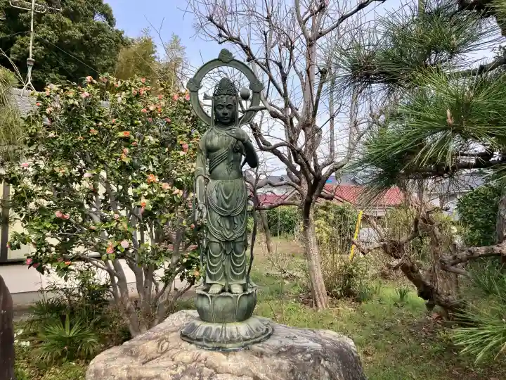 天宗寺の{uncategorized: "未分類", other: "その他", undefined: "問題あり", building: "その他建物", grave: "お墓", sacred_gate: "鳥居", guardian: "狛犬", statue: "像", buddha: "仏像", history: "歴史", nature: "自然", garden: "庭園", animal: "動物", pagoda: "塔", temizu: "手水舎", mountain_gate: "山門・神門", sanctuary: "本殿・本堂", subordinate: "末社・摂社", art: "芸術", scenery: "景色", jizo: "地蔵", ema: "絵馬", goshuin: "御朱印", omikuji: "おみくじ", items: "授与品その他", amulet: "お守り", goshuincho: "御朱印帳", eats: "食事", festival: "お祭り", votive_dance: "神楽", shichigosan: "七五三参", wedding: "結婚式", experience: "体験その他", initially: "初詣", around: "周辺", anti_infection: "感染症対策"}