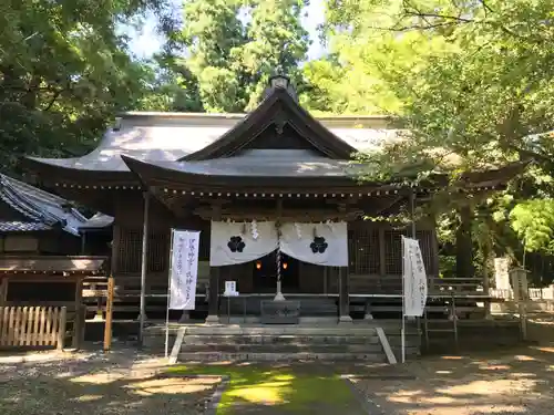 秦神社の本殿