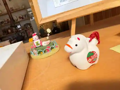 大鏑神社の{uncategorized: "未分類", other: "その他", undefined: "問題あり", building: "その他建物", grave: "お墓", sacred_gate: "鳥居", guardian: "狛犬", statue: "像", buddha: "仏像", history: "歴史", nature: "自然", garden: "庭園", animal: "動物", pagoda: "塔", temizu: "手水舎", mountain_gate: "山門・神門", sanctuary: "本殿・本堂", subordinate: "末社・摂社", art: "芸術", scenery: "景色", jizo: "地蔵", ema: "絵馬", goshuin: "御朱印", omikuji: "おみくじ", items: "授与品その他", amulet: "お守り", goshuincho: "御朱印帳", eats: "食事", festival: "お祭り", votive_dance: "神楽", shichigosan: "七五三参", wedding: "結婚式", experience: "体験その他", initially: "初詣", around: "周辺", anti_infection: "感染症対策"}