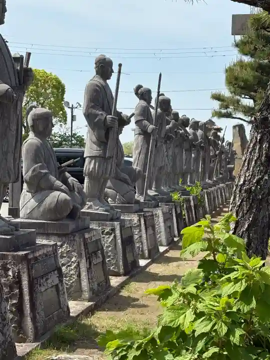 赤穂大石神社の{uncategorized: "未分類", other: "その他", undefined: "問題あり", building: "その他建物", grave: "お墓", sacred_gate: "鳥居", guardian: "狛犬", statue: "像", buddha: "仏像", history: "歴史", nature: "自然", garden: "庭園", animal: "動物", pagoda: "塔", temizu: "手水舎", mountain_gate: "山門・神門", sanctuary: "本殿・本堂", subordinate: "末社・摂社", art: "芸術", scenery: "景色", jizo: "地蔵", ema: "絵馬", goshuin: "御朱印", omikuji: "おみくじ", items: "授与品その他", amulet: "お守り", goshuincho: "御朱印帳", eats: "食事", festival: "お祭り", votive_dance: "神楽", shichigosan: "七五三参", wedding: "結婚式", experience: "体験その他", initially: "初詣", around: "周辺", anti_infection: "感染症対策"}