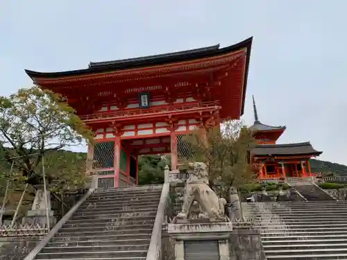 清水寺の山門・神門