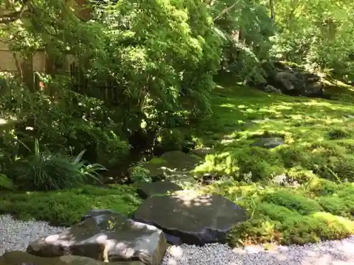 光明寺瑠璃光院の庭園