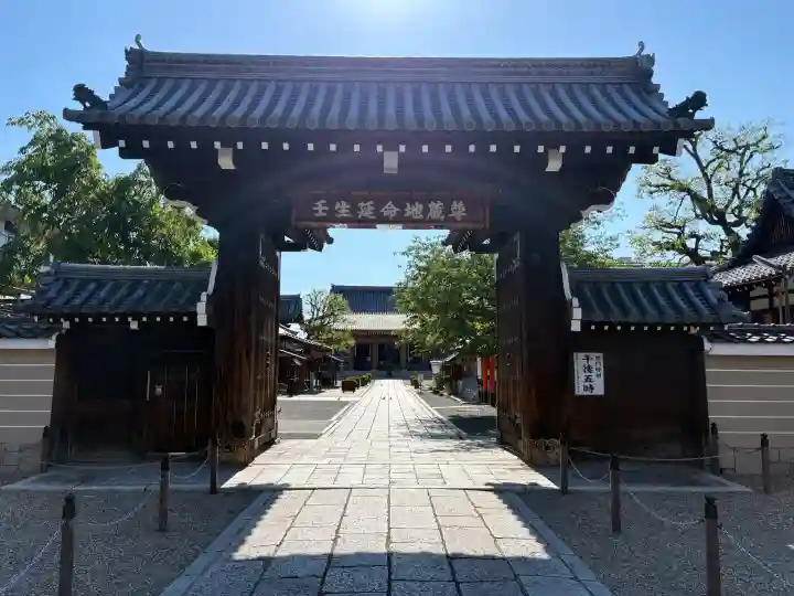 壬生寺の{uncategorized: "未分類", other: "その他", undefined: "問題あり", building: "その他建物", grave: "お墓", sacred_gate: "鳥居", guardian: "狛犬", statue: "像", buddha: "仏像", history: "歴史", nature: "自然", garden: "庭園", animal: "動物", pagoda: "塔", temizu: "手水舎", mountain_gate: "山門・神門", sanctuary: "本殿・本堂", subordinate: "末社・摂社", art: "芸術", scenery: "景色", jizo: "地蔵", ema: "絵馬", goshuin: "御朱印", omikuji: "おみくじ", items: "授与品その他", amulet: "お守り", goshuincho: "御朱印帳", eats: "食事", festival: "お祭り", votive_dance: "神楽", shichigosan: "七五三参", wedding: "結婚式", experience: "体験その他", initially: "初詣", around: "周辺", anti_infection: "感染症対策"}