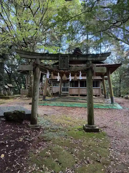 日吉神社の{uncategorized: "未分類", other: "その他", undefined: "問題あり", building: "その他建物", grave: "お墓", sacred_gate: "鳥居", guardian: "狛犬", statue: "像", buddha: "仏像", history: "歴史", nature: "自然", garden: "庭園", animal: "動物", pagoda: "塔", temizu: "手水舎", mountain_gate: "山門・神門", sanctuary: "本殿・本堂", subordinate: "末社・摂社", art: "芸術", scenery: "景色", jizo: "地蔵", ema: "絵馬", goshuin: "御朱印", omikuji: "おみくじ", items: "授与品その他", amulet: "お守り", goshuincho: "御朱印帳", eats: "食事", festival: "お祭り", votive_dance: "神楽", shichigosan: "七五三参", wedding: "結婚式", experience: "体験その他", initially: "初詣", around: "周辺", anti_infection: "感染症対策"}