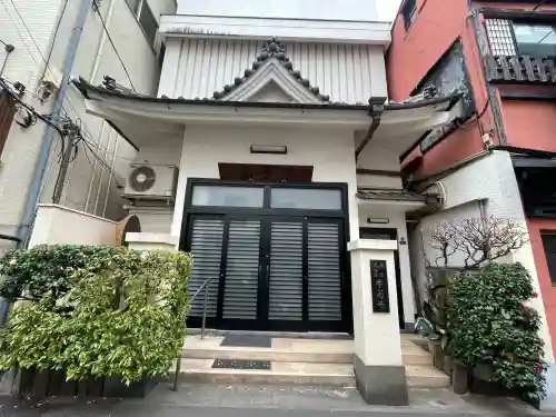 本芳寺の{uncategorized: "未分類", other: "その他", undefined: "問題あり", building: "その他建物", grave: "お墓", sacred_gate: "鳥居", guardian: "狛犬", statue: "像", buddha: "仏像", history: "歴史", nature: "自然", garden: "庭園", animal: "動物", pagoda: "塔", temizu: "手水舎", mountain_gate: "山門・神門", sanctuary: "本殿・本堂", subordinate: "末社・摂社", art: "芸術", scenery: "景色", jizo: "地蔵", ema: "絵馬", goshuin: "御朱印", omikuji: "おみくじ", items: "授与品その他", amulet: "お守り", goshuincho: "御朱印帳", eats: "食事", festival: "お祭り", votive_dance: "神楽", shichigosan: "七五三参", wedding: "結婚式", experience: "体験その他", initially: "初詣", around: "周辺", anti_infection: "感染症対策"}