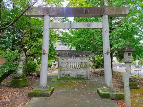 菅安社の鳥居