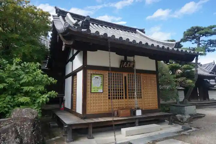 西大寺の本殿・本堂