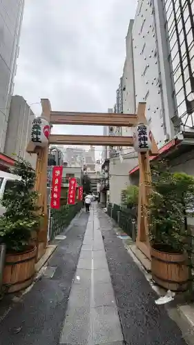 烏森神社の{uncategorized: "未分類", other: "その他", undefined: "問題あり", building: "その他建物", grave: "お墓", sacred_gate: "鳥居", guardian: "狛犬", statue: "像", buddha: "仏像", history: "歴史", nature: "自然", garden: "庭園", animal: "動物", pagoda: "塔", temizu: "手水舎", mountain_gate: "山門・神門", sanctuary: "本殿・本堂", subordinate: "末社・摂社", art: "芸術", scenery: "景色", jizo: "地蔵", ema: "絵馬", goshuin: "御朱印", omikuji: "おみくじ", items: "授与品その他", amulet: "お守り", goshuincho: "御朱印帳", eats: "食事", festival: "お祭り", votive_dance: "神楽", shichigosan: "七五三参", wedding: "結婚式", experience: "体験その他", initially: "初詣", around: "周辺", anti_infection: "感染症対策"}