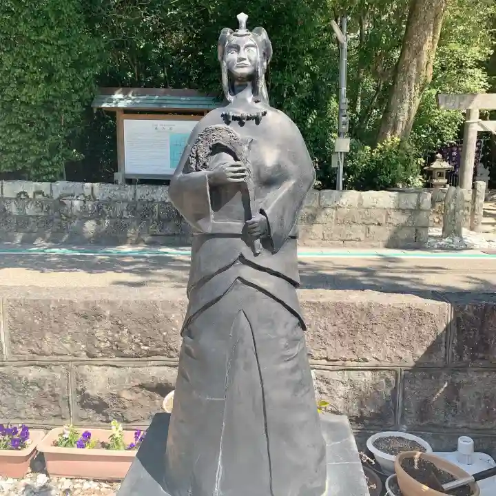 花窟神社の{uncategorized: "未分類", other: "その他", undefined: "問題あり", building: "その他建物", grave: "お墓", sacred_gate: "鳥居", guardian: "狛犬", statue: "像", buddha: "仏像", history: "歴史", nature: "自然", garden: "庭園", animal: "動物", pagoda: "塔", temizu: "手水舎", mountain_gate: "山門・神門", sanctuary: "本殿・本堂", subordinate: "末社・摂社", art: "芸術", scenery: "景色", jizo: "地蔵", ema: "絵馬", goshuin: "御朱印", omikuji: "おみくじ", items: "授与品その他", amulet: "お守り", goshuincho: "御朱印帳", eats: "食事", festival: "お祭り", votive_dance: "神楽", shichigosan: "七五三参", wedding: "結婚式", experience: "体験その他", initially: "初詣", around: "周辺", anti_infection: "感染症対策"}
