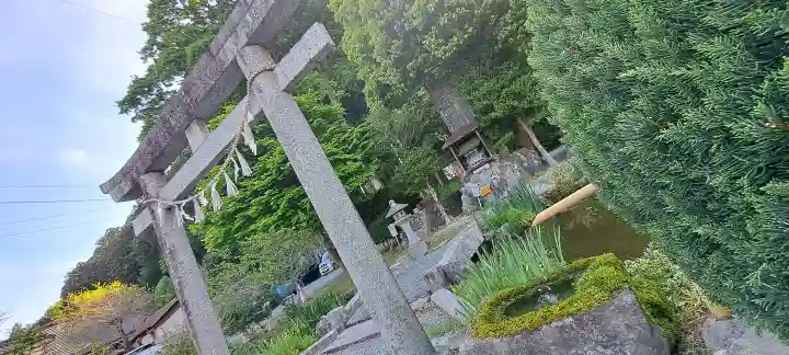天照御祖神社の{uncategorized: "未分類", other: "その他", undefined: "問題あり", building: "その他建物", grave: "お墓", sacred_gate: "鳥居", guardian: "狛犬", statue: "像", buddha: "仏像", history: "歴史", nature: "自然", garden: "庭園", animal: "動物", pagoda: "塔", temizu: "手水舎", mountain_gate: "山門・神門", sanctuary: "本殿・本堂", subordinate: "末社・摂社", art: "芸術", scenery: "景色", jizo: "地蔵", ema: "絵馬", goshuin: "御朱印", omikuji: "おみくじ", items: "授与品その他", amulet: "お守り", goshuincho: "御朱印帳", eats: "食事", festival: "お祭り", votive_dance: "神楽", shichigosan: "七五三参", wedding: "結婚式", experience: "体験その他", initially: "初詣", around: "周辺", anti_infection: "感染症対策"}