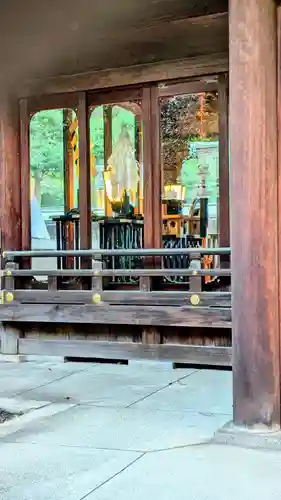 白金氷川神社の本殿