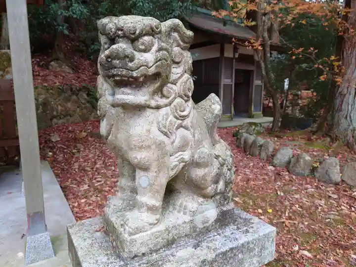 湯泉神社の狛犬