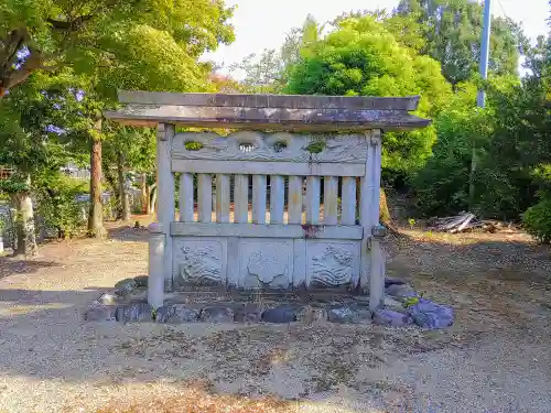 裳咋神社（目比）の建物その他