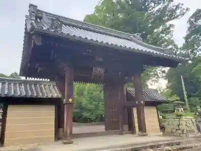 大宝神社の山門・神門