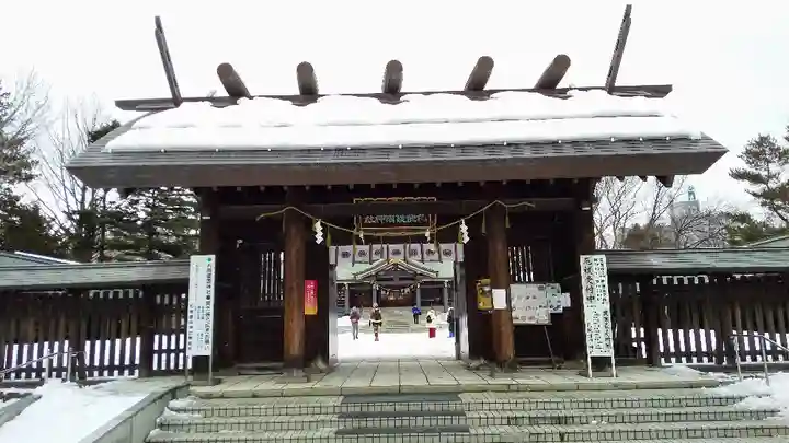 札幌護國神社の山門・神門
