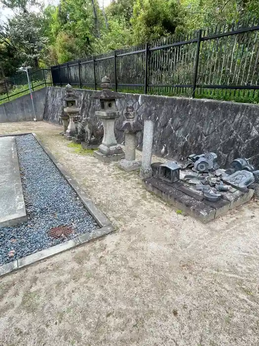 闘鶏野神社の建物その他