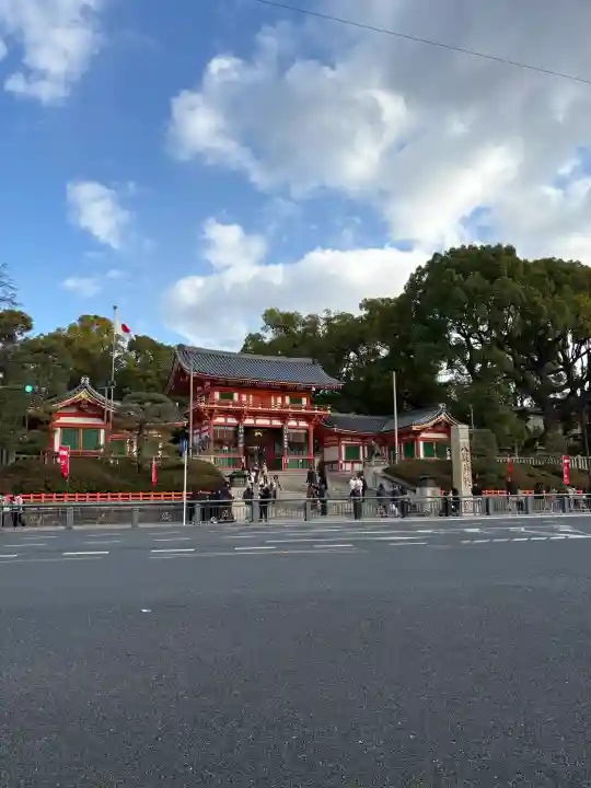 八坂神社(祇園さん)の{uncategorized: "未分類", other: "その他", undefined: "問題あり", building: "その他建物", grave: "お墓", sacred_gate: "鳥居", guardian: "狛犬", statue: "像", buddha: "仏像", history: "歴史", nature: "自然", garden: "庭園", animal: "動物", pagoda: "塔", temizu: "手水舎", mountain_gate: "山門・神門", sanctuary: "本殿・本堂", subordinate: "末社・摂社", art: "芸術", scenery: "景色", jizo: "地蔵", ema: "絵馬", goshuin: "御朱印", omikuji: "おみくじ", items: "授与品その他", amulet: "お守り", goshuincho: "御朱印帳", eats: "食事", festival: "お祭り", votive_dance: "神楽", shichigosan: "七五三参", wedding: "結婚式", experience: "体験その他", initially: "初詣", around: "周辺", anti_infection: "感染症対策"}