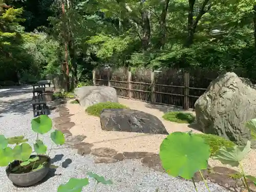 本経寺の庭園