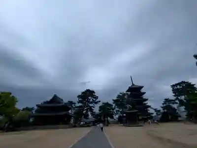 善通寺の{uncategorized: "未分類", other: "その他", undefined: "問題あり", building: "その他建物", grave: "お墓", sacred_gate: "鳥居", guardian: "狛犬", statue: "像", buddha: "仏像", history: "歴史", nature: "自然", garden: "庭園", animal: "動物", pagoda: "塔", temizu: "手水舎", mountain_gate: "山門・神門", sanctuary: "本殿・本堂", subordinate: "末社・摂社", art: "芸術", scenery: "景色", jizo: "地蔵", ema: "絵馬", goshuin: "御朱印", omikuji: "おみくじ", items: "授与品その他", amulet: "お守り", goshuincho: "御朱印帳", eats: "食事", festival: "お祭り", votive_dance: "神楽", shichigosan: "七五三参", wedding: "結婚式", experience: "体験その他", initially: "初詣", around: "周辺", anti_infection: "感染症対策"}