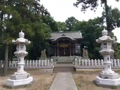 神明神社の{uncategorized: "未分類", other: "その他", undefined: "問題あり", building: "その他建物", grave: "お墓", sacred_gate: "鳥居", guardian: "狛犬", statue: "像", buddha: "仏像", history: "歴史", nature: "自然", garden: "庭園", animal: "動物", pagoda: "塔", temizu: "手水舎", mountain_gate: "山門・神門", sanctuary: "本殿・本堂", subordinate: "末社・摂社", art: "芸術", scenery: "景色", jizo: "地蔵", ema: "絵馬", goshuin: "御朱印", omikuji: "おみくじ", items: "授与品その他", amulet: "お守り", goshuincho: "御朱印帳", eats: "食事", festival: "お祭り", votive_dance: "神楽", shichigosan: "七五三参", wedding: "結婚式", experience: "体験その他", initially: "初詣", around: "周辺", anti_infection: "感染症対策"}