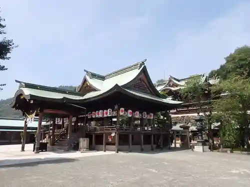 石清尾八幡宮の本殿