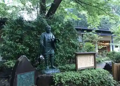 報徳二宮神社の像