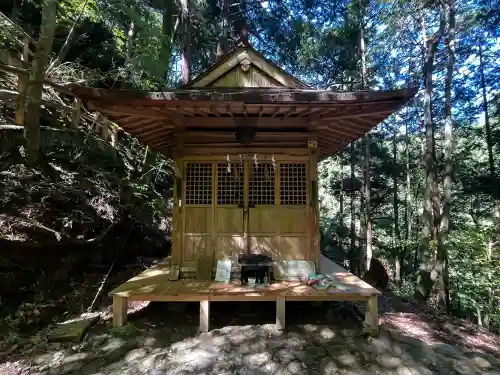 不動堂の{uncategorized: "未分類", other: "その他", undefined: "問題あり", building: "その他建物", grave: "お墓", sacred_gate: "鳥居", guardian: "狛犬", statue: "像", buddha: "仏像", history: "歴史", nature: "自然", garden: "庭園", animal: "動物", pagoda: "塔", temizu: "手水舎", mountain_gate: "山門・神門", sanctuary: "本殿・本堂", subordinate: "末社・摂社", art: "芸術", scenery: "景色", jizo: "地蔵", ema: "絵馬", goshuin: "御朱印", omikuji: "おみくじ", items: "授与品その他", amulet: "お守り", goshuincho: "御朱印帳", eats: "食事", festival: "お祭り", votive_dance: "神楽", shichigosan: "七五三参", wedding: "結婚式", experience: "体験その他", initially: "初詣", around: "周辺", anti_infection: "感染症対策"}
