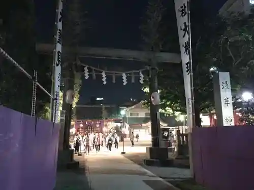 浅草神社の鳥居