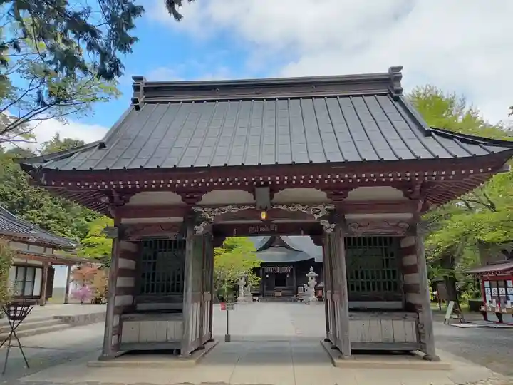 冨士御室浅間神社の山門・神門