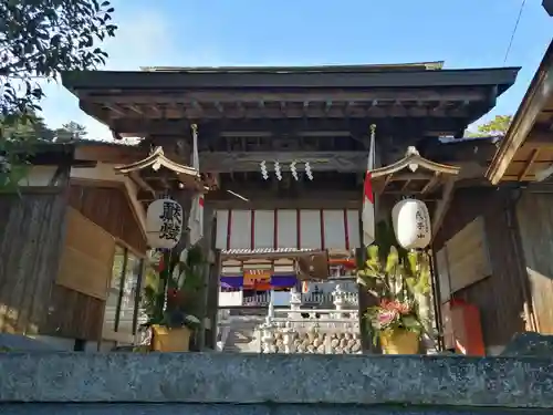 檜尾神社の山門・神門