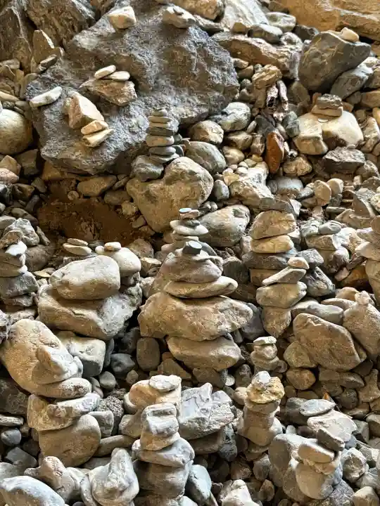 天安河原宮の{uncategorized: "未分類", other: "その他", undefined: "問題あり", building: "その他建物", grave: "お墓", sacred_gate: "鳥居", guardian: "狛犬", statue: "像", buddha: "仏像", history: "歴史", nature: "自然", garden: "庭園", animal: "動物", pagoda: "塔", temizu: "手水舎", mountain_gate: "山門・神門", sanctuary: "本殿・本堂", subordinate: "末社・摂社", art: "芸術", scenery: "景色", jizo: "地蔵", ema: "絵馬", goshuin: "御朱印", omikuji: "おみくじ", items: "授与品その他", amulet: "お守り", goshuincho: "御朱印帳", eats: "食事", festival: "お祭り", votive_dance: "神楽", shichigosan: "七五三参", wedding: "結婚式", experience: "体験その他", initially: "初詣", around: "周辺", anti_infection: "感染症対策"}