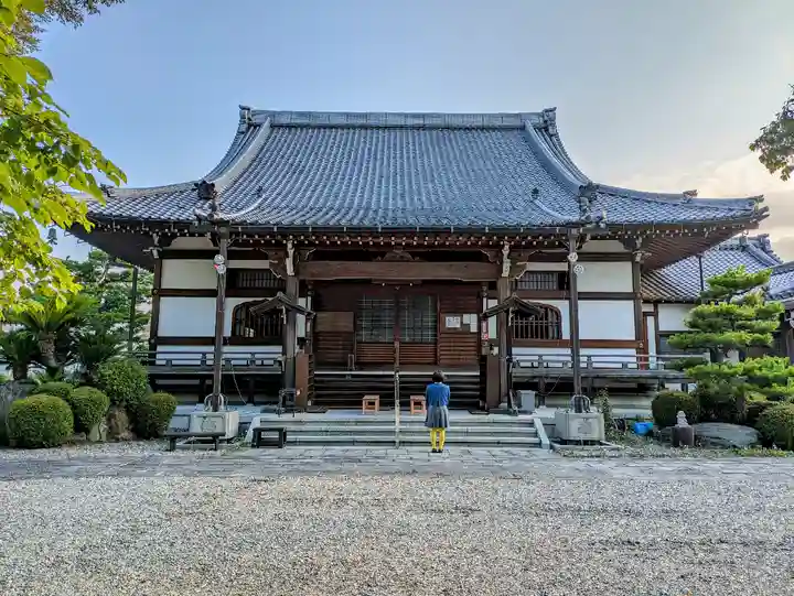 宝生寺の本殿・本堂