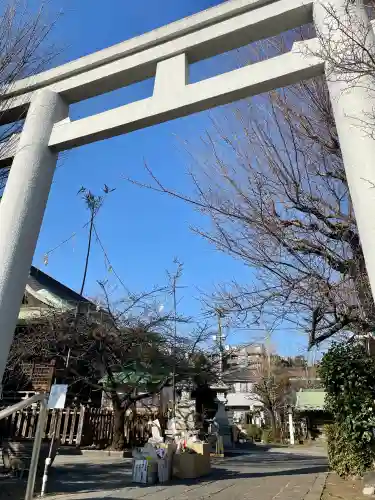 新宿下落合氷川神社の{uncategorized: "未分類", other: "その他", undefined: "問題あり", building: "その他建物", grave: "お墓", sacred_gate: "鳥居", guardian: "狛犬", statue: "像", buddha: "仏像", history: "歴史", nature: "自然", garden: "庭園", animal: "動物", pagoda: "塔", temizu: "手水舎", mountain_gate: "山門・神門", sanctuary: "本殿・本堂", subordinate: "末社・摂社", art: "芸術", scenery: "景色", jizo: "地蔵", ema: "絵馬", goshuin: "御朱印", omikuji: "おみくじ", items: "授与品その他", amulet: "お守り", goshuincho: "御朱印帳", eats: "食事", festival: "お祭り", votive_dance: "神楽", shichigosan: "七五三参", wedding: "結婚式", experience: "体験その他", initially: "初詣", around: "周辺", anti_infection: "感染症対策"}