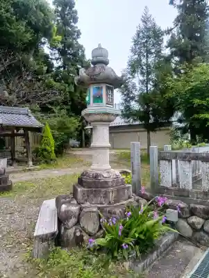 多賀神社の{uncategorized: "未分類", other: "その他", undefined: "問題あり", building: "その他建物", grave: "お墓", sacred_gate: "鳥居", guardian: "狛犬", statue: "像", buddha: "仏像", history: "歴史", nature: "自然", garden: "庭園", animal: "動物", pagoda: "塔", temizu: "手水舎", mountain_gate: "山門・神門", sanctuary: "本殿・本堂", subordinate: "末社・摂社", art: "芸術", scenery: "景色", jizo: "地蔵", ema: "絵馬", goshuin: "御朱印", omikuji: "おみくじ", items: "授与品その他", amulet: "お守り", goshuincho: "御朱印帳", eats: "食事", festival: "お祭り", votive_dance: "神楽", shichigosan: "七五三参", wedding: "結婚式", experience: "体験その他", initially: "初詣", around: "周辺", anti_infection: "感染症対策"}