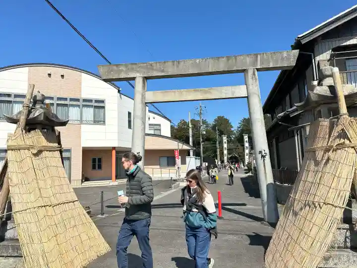 神明神社の{uncategorized: "未分類", other: "その他", undefined: "問題あり", building: "その他建物", grave: "お墓", sacred_gate: "鳥居", guardian: "狛犬", statue: "像", buddha: "仏像", history: "歴史", nature: "自然", garden: "庭園", animal: "動物", pagoda: "塔", temizu: "手水舎", mountain_gate: "山門・神門", sanctuary: "本殿・本堂", subordinate: "末社・摂社", art: "芸術", scenery: "景色", jizo: "地蔵", ema: "絵馬", goshuin: "御朱印", omikuji: "おみくじ", items: "授与品その他", amulet: "お守り", goshuincho: "御朱印帳", eats: "食事", festival: "お祭り", votive_dance: "神楽", shichigosan: "七五三参", wedding: "結婚式", experience: "体験その他", initially: "初詣", around: "周辺", anti_infection: "感染症対策"}