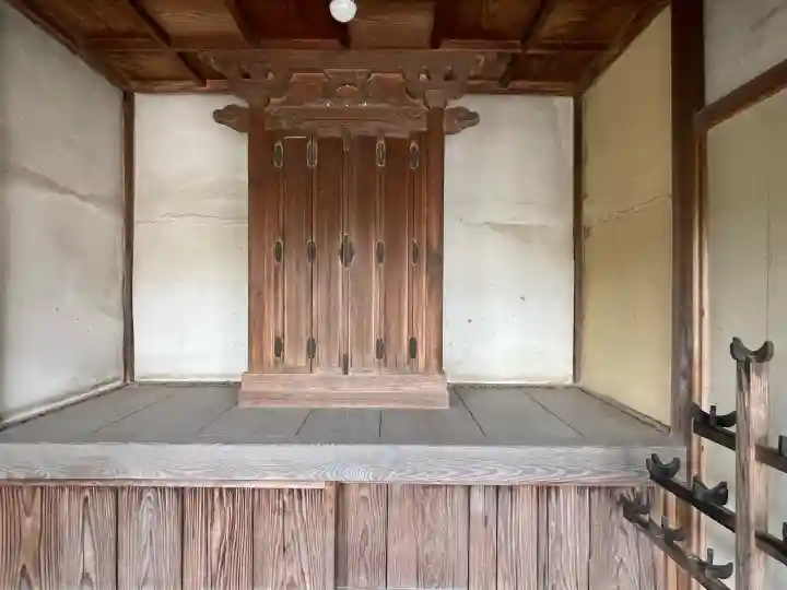 木津薬師堂の{uncategorized: "未分類", other: "その他", undefined: "問題あり", building: "その他建物", grave: "お墓", sacred_gate: "鳥居", guardian: "狛犬", statue: "像", buddha: "仏像", history: "歴史", nature: "自然", garden: "庭園", animal: "動物", pagoda: "塔", temizu: "手水舎", mountain_gate: "山門・神門", sanctuary: "本殿・本堂", subordinate: "末社・摂社", art: "芸術", scenery: "景色", jizo: "地蔵", ema: "絵馬", goshuin: "御朱印", omikuji: "おみくじ", items: "授与品その他", amulet: "お守り", goshuincho: "御朱印帳", eats: "食事", festival: "お祭り", votive_dance: "神楽", shichigosan: "七五三参", wedding: "結婚式", experience: "体験その他", initially: "初詣", around: "周辺", anti_infection: "感染症対策"}